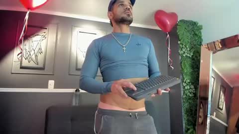 STUD HUNK LATIN online show from February 19, 2025, 1:29 am