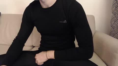 Snapshot of studfromparis chatting on January 9, 2025, 5:54 pm Stud From Paris online show from January 9, 2025, 5:54 pm