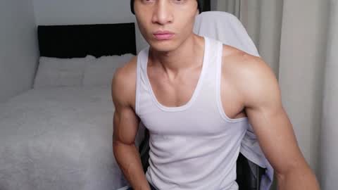 stylish man online show from April 10, 2026, 11:48 am