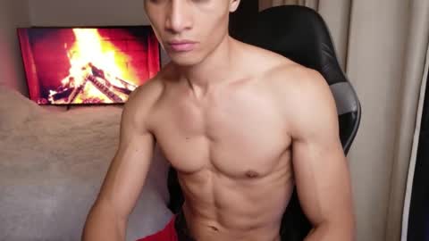 stylish man online show from April 14, 2026, 1:39 pm