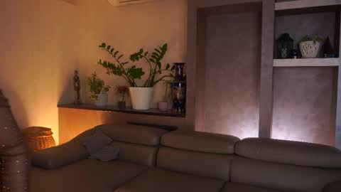 Mure online show from April 11, 2026, 4:50 am