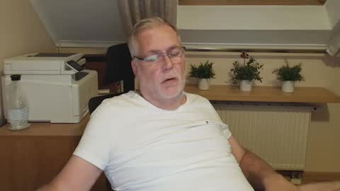 subbear1968 online show from May 13, 2026, 8:38 pm