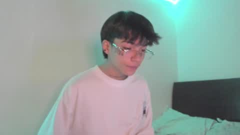 Snapshot of submissive_boyy_ chatting on December 15, 2024, 3:31 pm nico online show from December 15, 2024, 3:31 pm