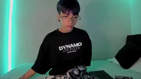 Snapshot of submissive_boyy_ chatting on February 8, 2025, 4:57 pm nico online show from February 8, 2025, 4:57 pm