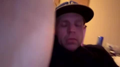 submissivebrett381 online show from March 26, 2026, 11:32 pm