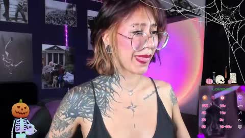 Snapshot of succubus_girl_ chatting on October 3, 2025, 12:51 am Alexy online show from October 3, 2025, 12:51 am