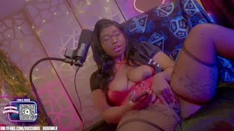 Snapshot of succubus_rosemilk chatting on January 7, 2025, 3:35 am Succubus RoseMilk online show from January 7, 2025, 3:35 am