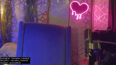 Snapshot of succubus_rosemilk chatting on January 30, 2025, 4:27 am Succubus RoseMilk online show from January 30, 2025, 4:27 am