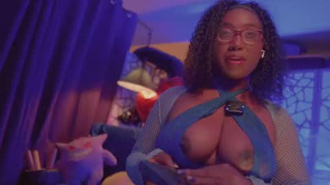 Snapshot of succubus_rosemilk chatting on October 13, 2025, 1:38 am Succubus RoseMilk online show from October 13, 2025, 1:38 am