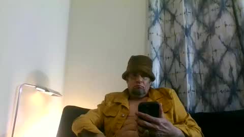 SUCKITU812 online show from December 18, 2024, 10:19 am