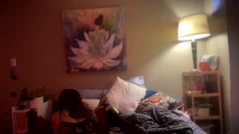 Snapshot of suckmythong410104 chatting on December 11, 2024, 5:10 am SaraSabeen online show from December 11, 2024, 5:10 am