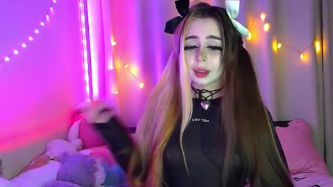 Snapshot of suemeow chatting on February 16, 2025, 10:43 pm Sue online show from February 16, 2025, 10:43 pm