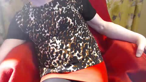 Snapshot of suezy32 chatting on January 9, 2026, 2:14 am suezy32 online show from January 9, 2026, 2:14 am