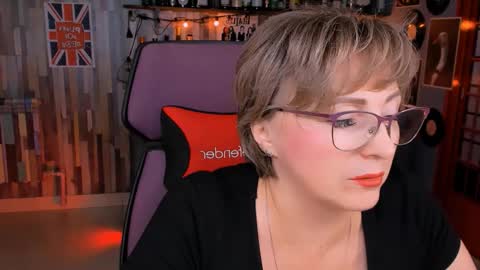 Vivien online show from November 14, 2025, 1:21 pm