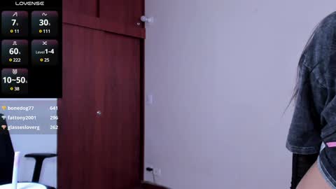 Snapshot of sumeragi_cat chatting on January 18, 2025, 9:34 pm Nicolle online show from January 18, 2025, 9:34 pm