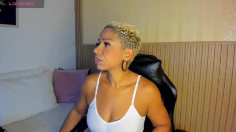 Snapshot of summer_night_ chatting on October 16, 2025, 11:22 am Summer online show from October 16, 2025, 11:22 am