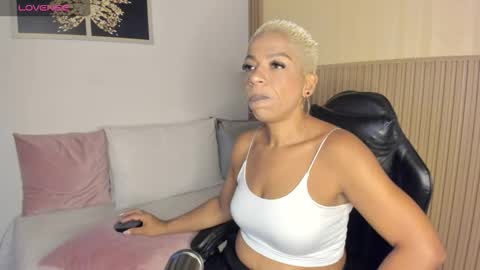 Snapshot of summer_night_ chatting on October 19, 2025, 1:34 pm Summer online show from October 19, 2025, 1:34 pm