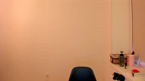 Summer Preston online show from November 16, 2025, 6:30 am