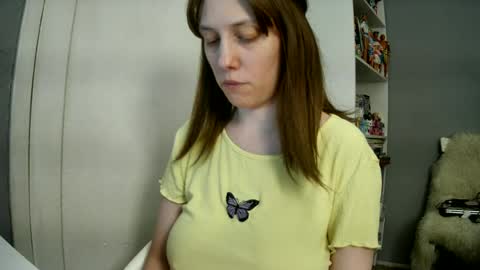 Snapshot of summerbluesky chatting on June 18, 2026, 5:17 pm summerbluesky online show from June 18, 2026, 5:17 pm