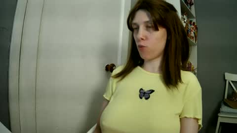 Snapshot of summerbluesky chatting on July 3, 2026, 4:57 pm summerbluesky online show from July 3, 2026, 4:57 pm