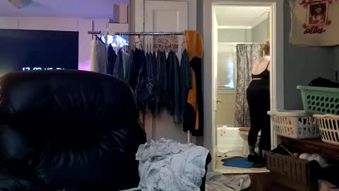 Summer Divine online show from September 12, 2025, 5:02 pm