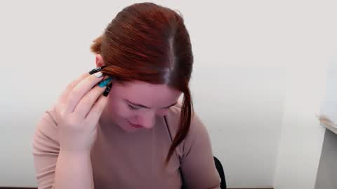 Snapshot of sun_lovely chatting on October 2, 2025, 2:35 pm Alexi online show from October 2, 2025, 2:35 pm