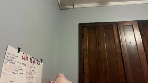 sunneeshellee online show from June 17, 2026, 7:33 am