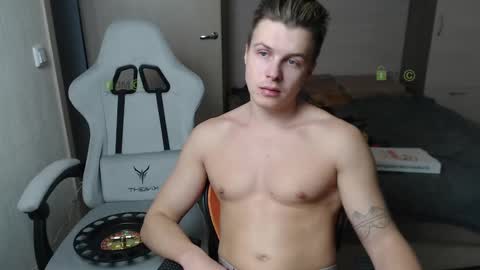 Snapshot of sunny1girl chatting on February 14, 2025, 2:33 pm Alice and Sergey online show from February 14, 2025, 2:33 pm