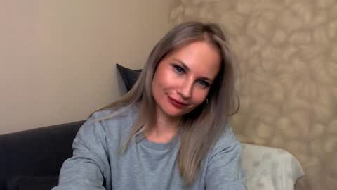 Snapshot of sunny_bunny6 chatting on December 11, 2024, 5:04 pm Naomi online show from December 11, 2024, 5:04 pm