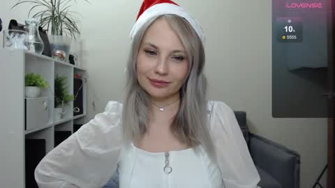 Snapshot of sunny_bunny6 chatting on December 24, 2024, 10:28 pm Naomi online show from December 24, 2024, 10:28 pm