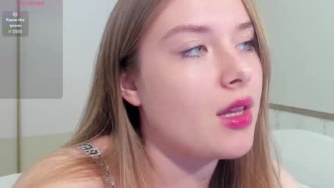 Vanessa online show from December 17, 2025, 7:03 am