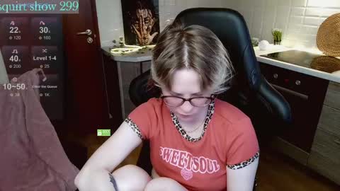 Snapshot of sunny_mood chatting on June 6, 2026, 7:02 am sunny mood online show from June 6, 2026, 7:02 am