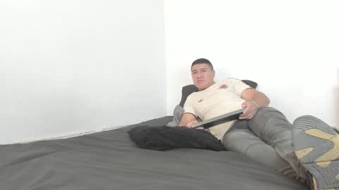 Snapshot of sunnyandevan chatting on January 29, 2025, 6:18 pm Christian Vanessa online show from January 29, 2025, 6:18 pm