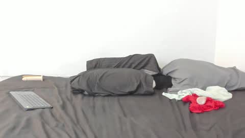 Snapshot of sunnyandevan chatting on February 1, 2025, 11:16 pm Christian Vanessa online show from February 1, 2025, 11:16 pm