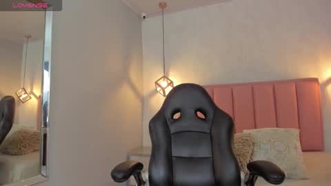  S U N N Y online show from February 10, 2026, 12:42 pm