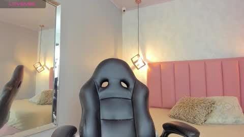  S U N N Y online show from February 19, 2026, 12:34 pm