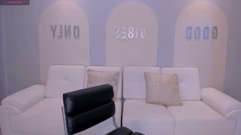 Snapshot of sunnyrivers_ chatting on October 24, 2025, 3:52 pm Sunny Rivers online show from October 24, 2025, 3:52 pm