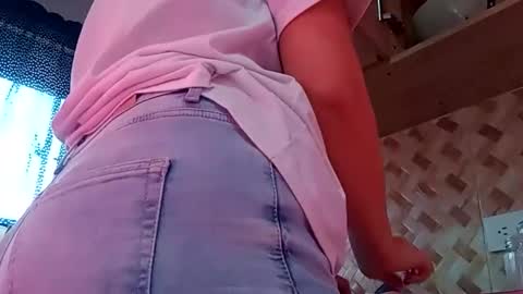 Annie online show from December 3, 2025, 7:12 pm