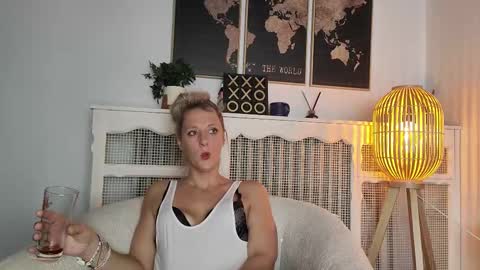 Snapshot of sunshine_diddy chatting on December 20, 2024, 1:14 am Ava online show from December 20, 2024, 1:14 am