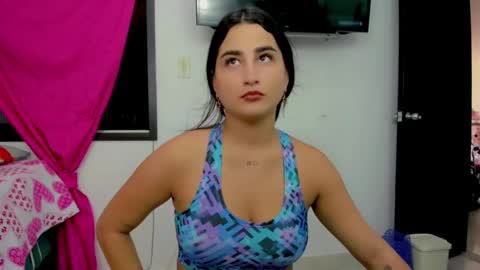 Snapshot of sunshine_uwu22 chatting on December 8, 2024, 7:00 pm Andrea Rodriguez online show from December 8, 2024, 7:00 pm