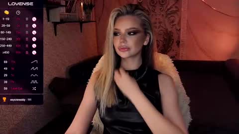 Snapshot of sunshine_vibes chatting on March 10, 2025, 5:43 am Mistress Molly online show from March 10, 2025, 5:43 am