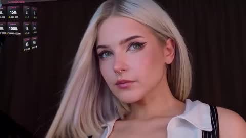 Snapshot of sunshinegirlx chatting on September 19, 2025, 7:21 am Alice online show from September 19, 2025, 7:21 am