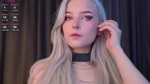 Snapshot of sunshinegirlx chatting on October 15, 2025, 4:34 am Alice online show from October 15, 2025, 4:34 am