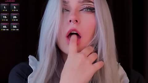 Snapshot of sunshinegirlx chatting on November 5, 2025, 6:13 am Alice online show from November 5, 2025, 6:13 am