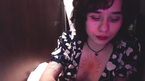 Snapshot of sunshinehella chatting on December 3, 2024, 10:17 am Hella online show from December 3, 2024, 10:17 am