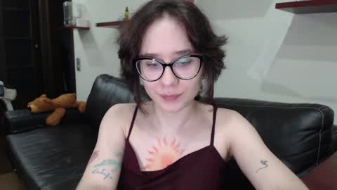 Snapshot of sunshinehella chatting on December 13, 2024, 12:06 pm Hella online show from December 13, 2024, 12:06 pm