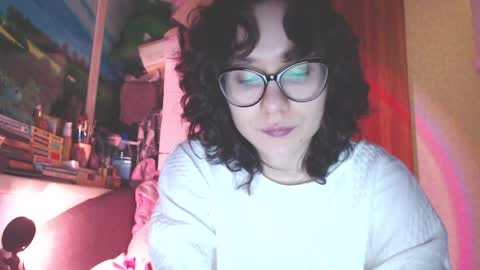 Snapshot of sunshinehella chatting on December 27, 2024, 12:23 pm Hella online show from December 27, 2024, 12:23 pm