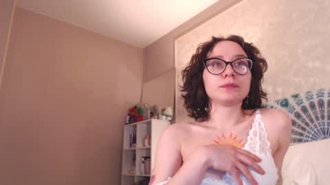 Snapshot of sunshinehella chatting on February 6, 2025, 6:35 pm Hella online show from February 6, 2025, 6:35 pm