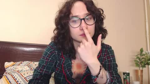 Snapshot of sunshinehella chatting on February 9, 2025, 11:36 pm Hella online show from February 9, 2025, 11:36 pm