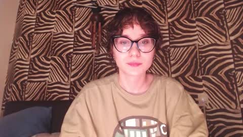 Snapshot of sunshinehella chatting on October 23, 2025, 10:14 am Hella online show from October 23, 2025, 10:14 am